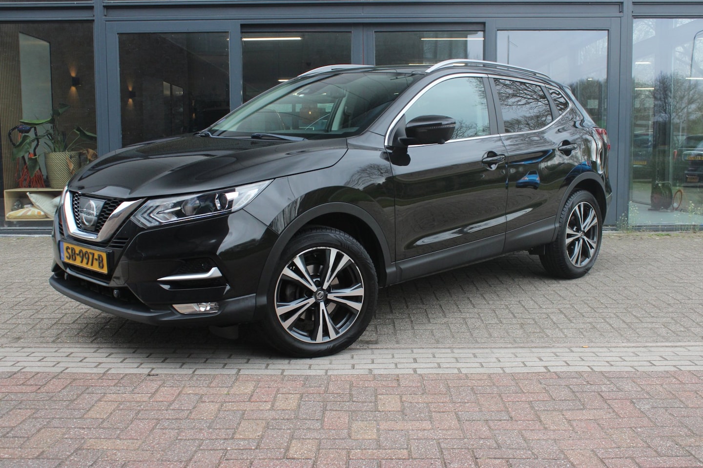 Nissan Qashqai - 1.2 N-Connecta | Panoramadak | Trekhaak | Navigatie - AutoWereld.nl