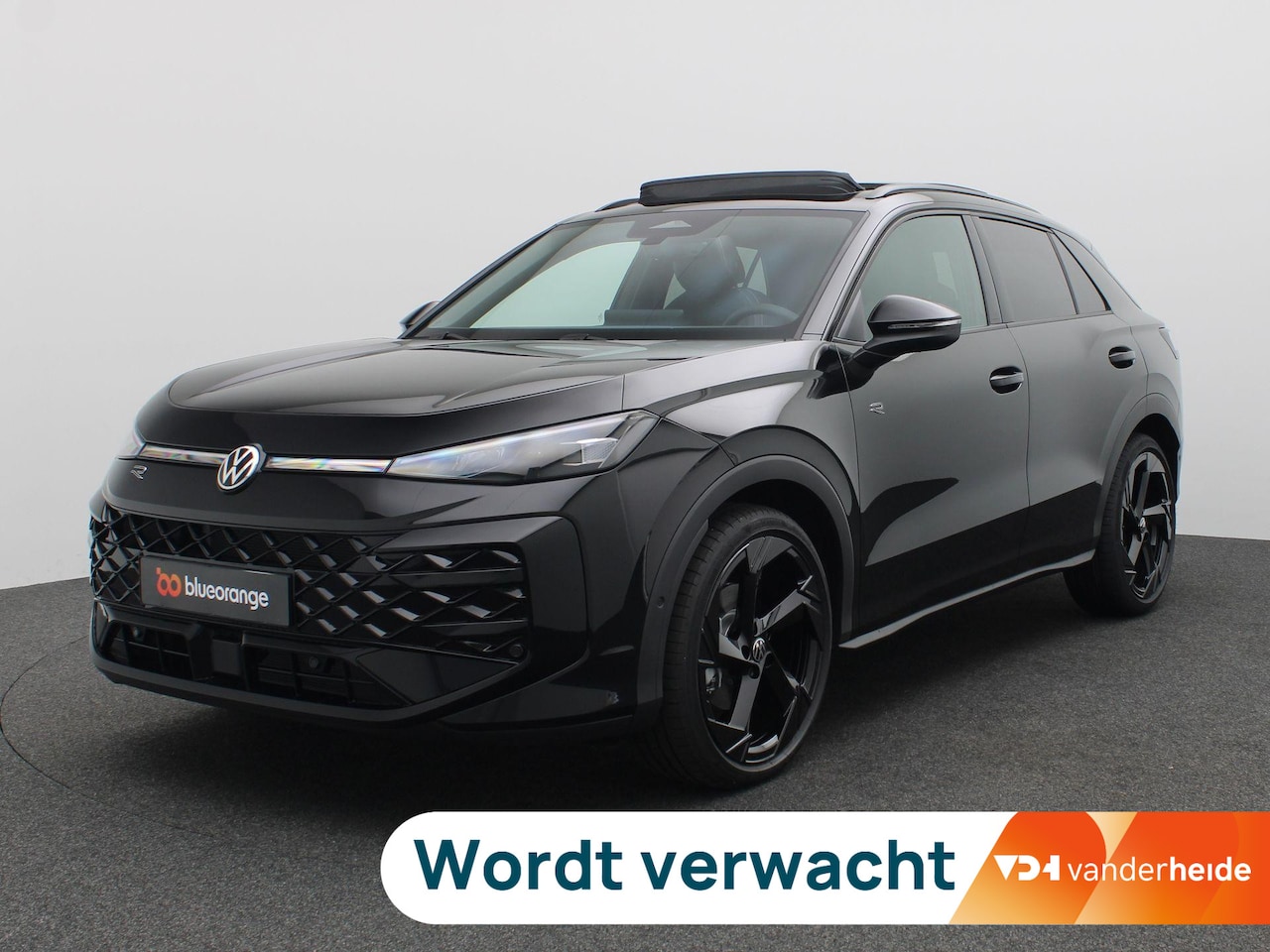Volkswagen T-Roc - 1.5 eTsi R-Line First Edition 150PK DSG Pano-Schuifdak, Trekhaak, Black Style, 20" LM Velg - AutoWereld.nl