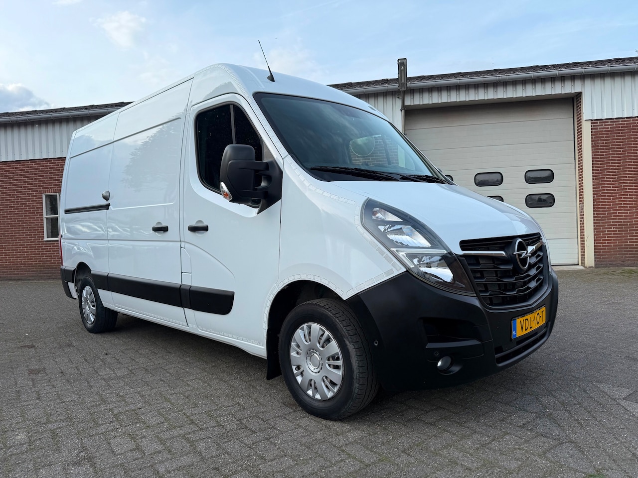 Opel Movano - 2.3 Turbo L2H2 180PK leer camera airco cruise - AutoWereld.nl