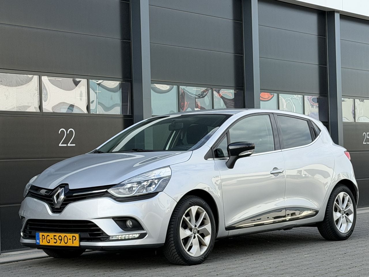 Renault Clio - 1.5 dCi Ecoleader Limited EURO-6 - AutoWereld.nl