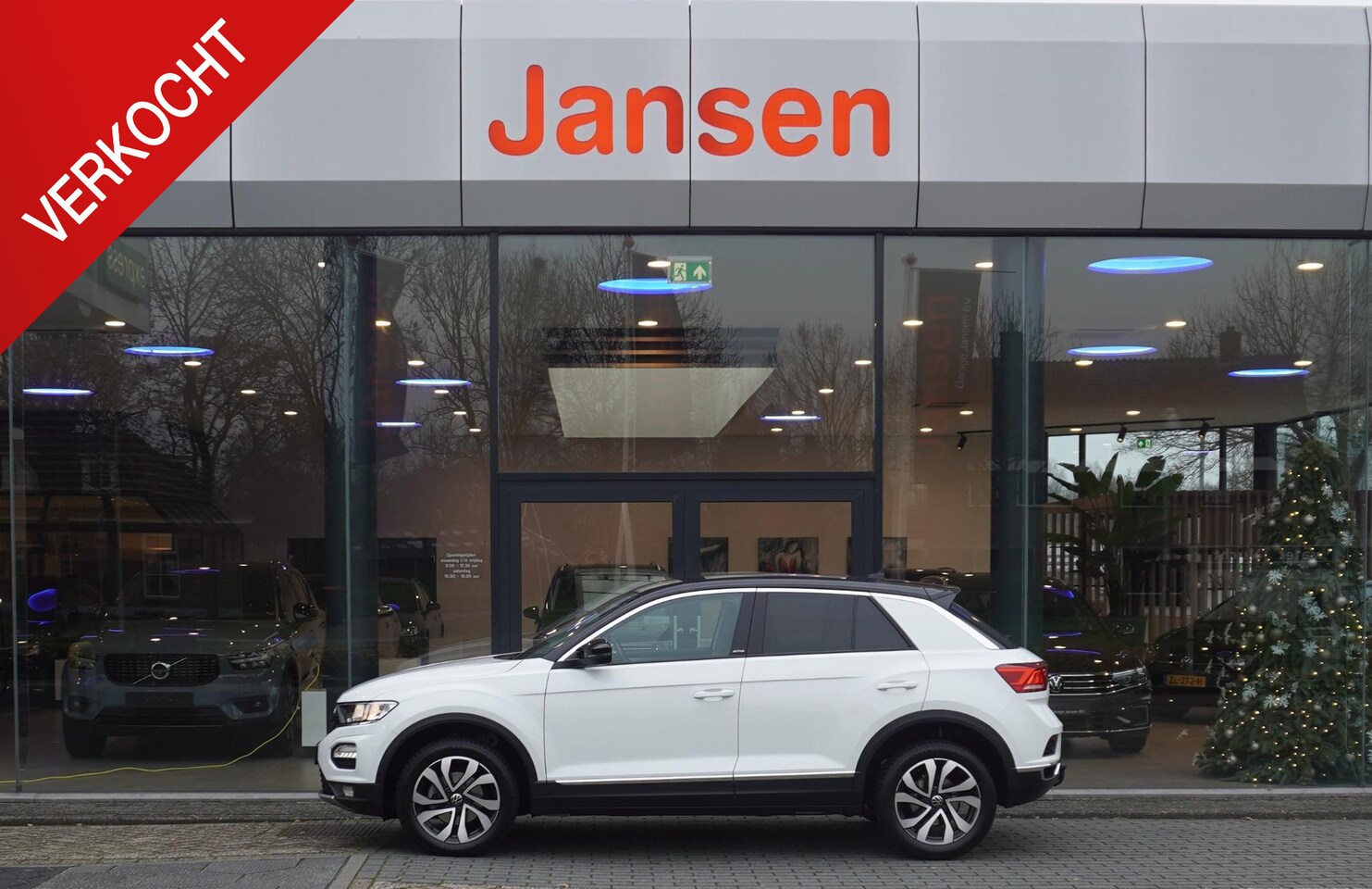Volkswagen T-Roc - 1.5 TSI Sport | CARPLAY | NAVI | ACC | STOELVERW | TREKHAAK - AutoWereld.nl