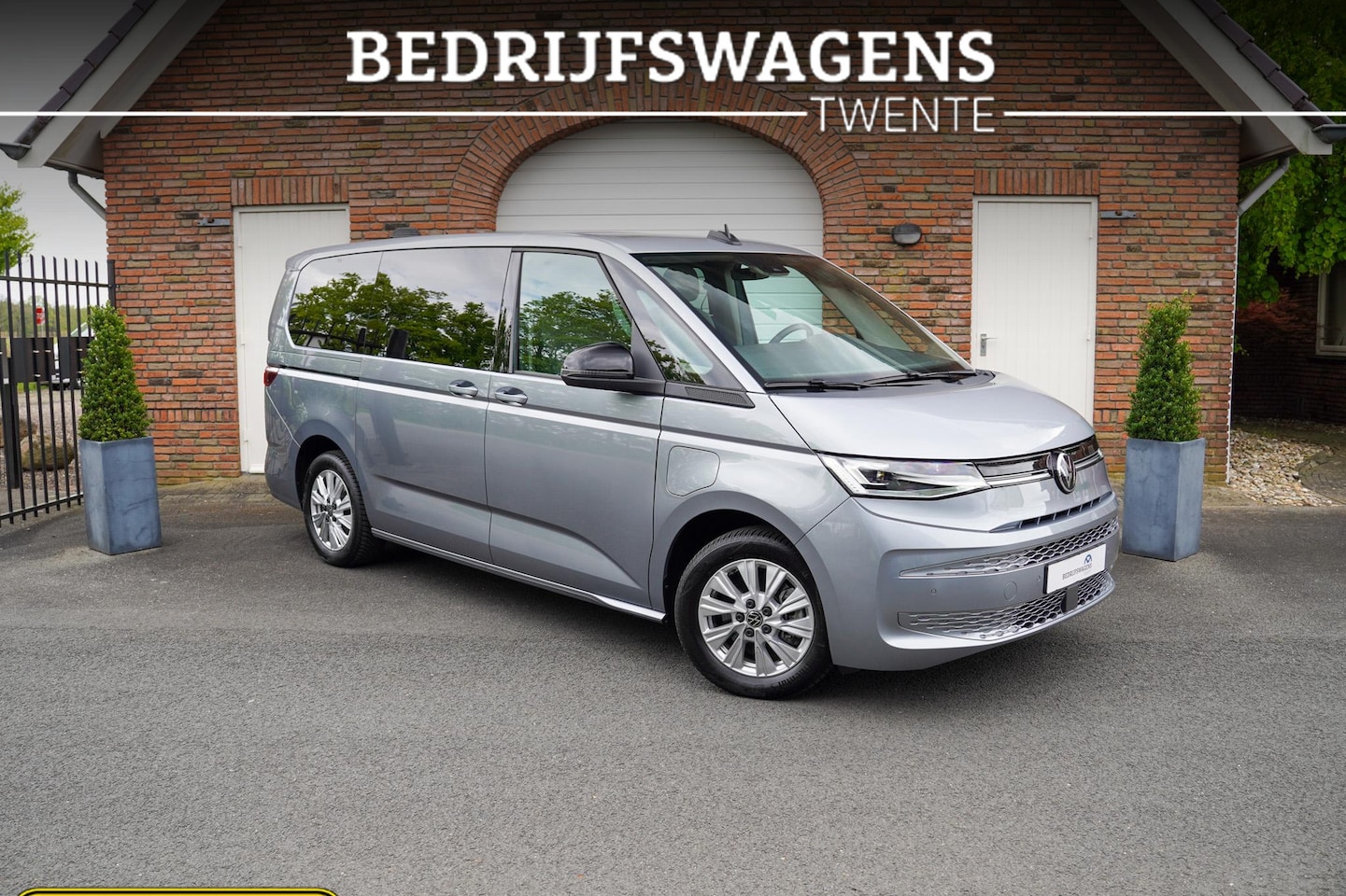 Volkswagen Multivan - 1.4 E-hybrid Life L2 218PK Panoramadak ACC Trekaak - AutoWereld.nl