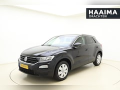 Volkswagen T-Roc - 1.0 TSI Style | 115PK | Stoelverwarming | Parkeersensoren achter | Trekhaak | Climate Cont