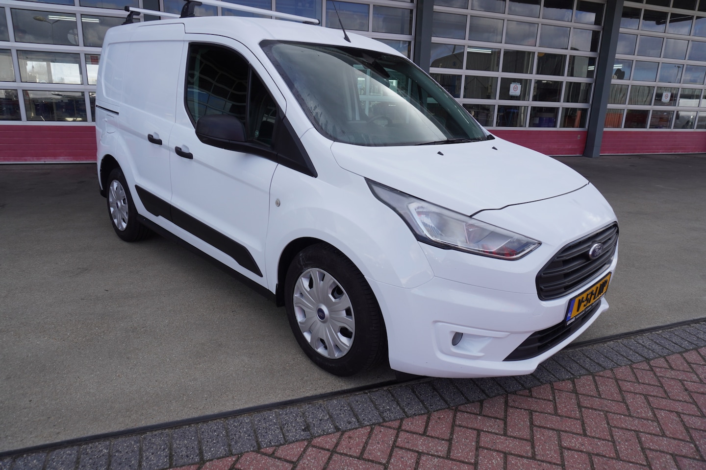 Ford Transit Connect - EcoBlue 100 PK L1 Trend Automaat nr. V109 | Airco | Cruise | Trekhaak - AutoWereld.nl