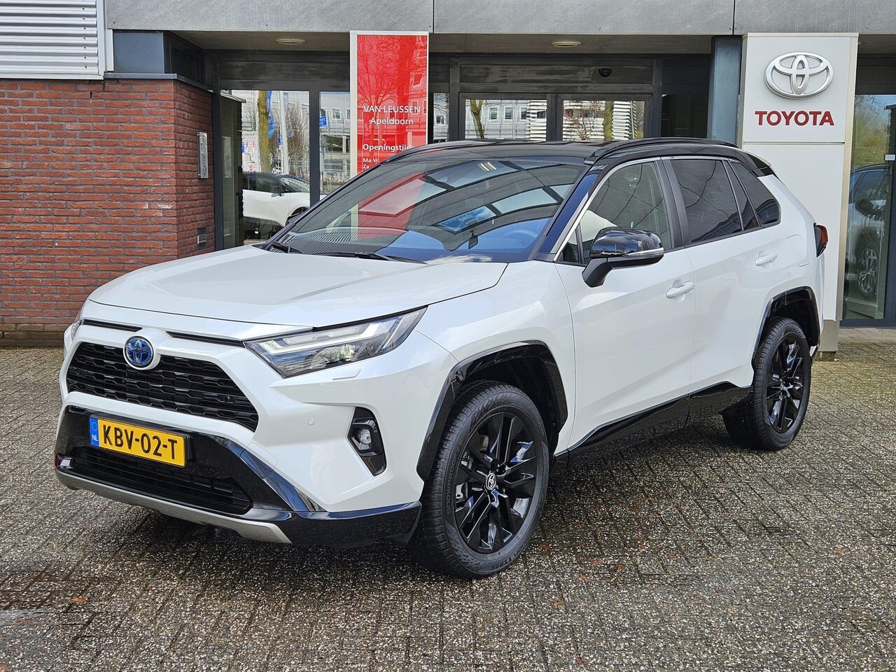 Toyota RAV4 - 2.5 HYBRID BI-TONE AWD APPLE/ANDROID CAMERA CLIMA LEER EL-STOEL EL-ACHTERKLEP PARK-SENSORE - AutoWereld.nl
