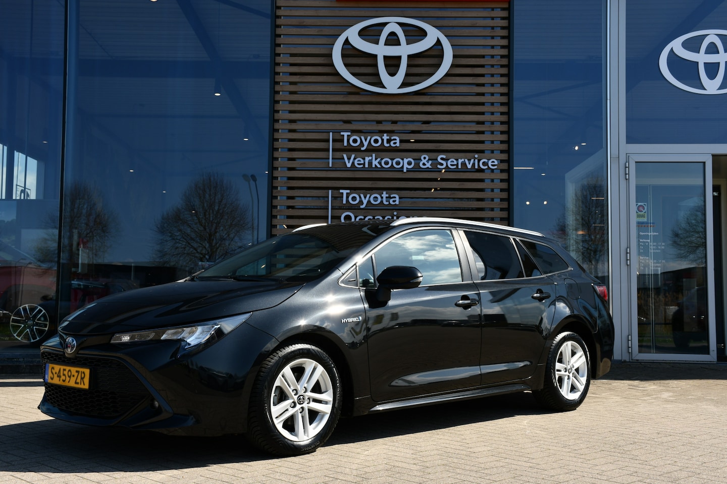 Toyota Corolla Touring Sports - 1.8 Hybrid Active Limited Automaat 122pk | Ledverlichting | Lichtmetalen velgen 16" | Zéér - AutoWereld.nl