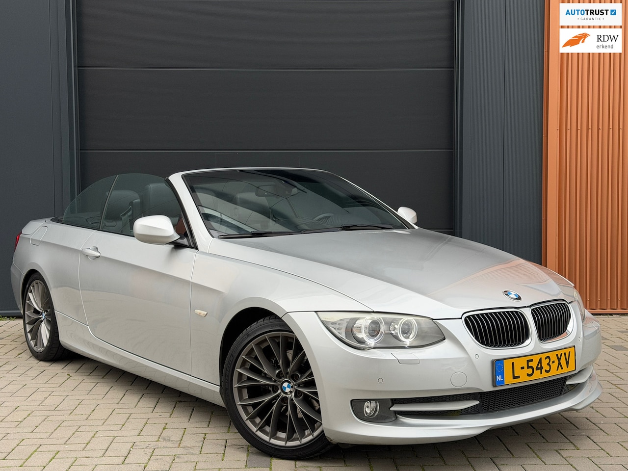 BMW 3-serie Cabrio - 320i|100% Onderhouden|Nieuwe Ketting|Stoelverwarming|PDC|Memory Zetels|Cruise Control - AutoWereld.nl