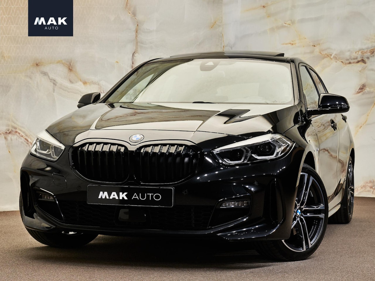 BMW 1-serie - 118i M Sport 118i M Sport, pano, cruise, stoelverw, shadow, 18", parking assist., privacy - AutoWereld.nl