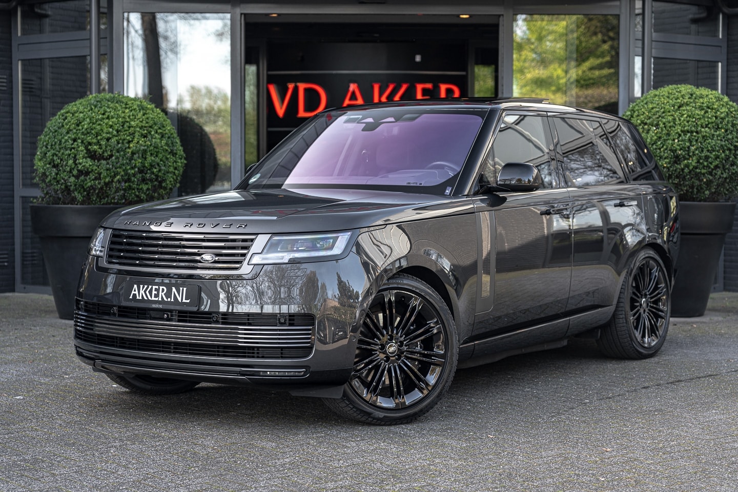 Land Rover Range Rover - P510e SV 4x Massage | Rear Entertainment | 4Wsturing | 23 Inch | Meridian Signature - AutoWereld.nl