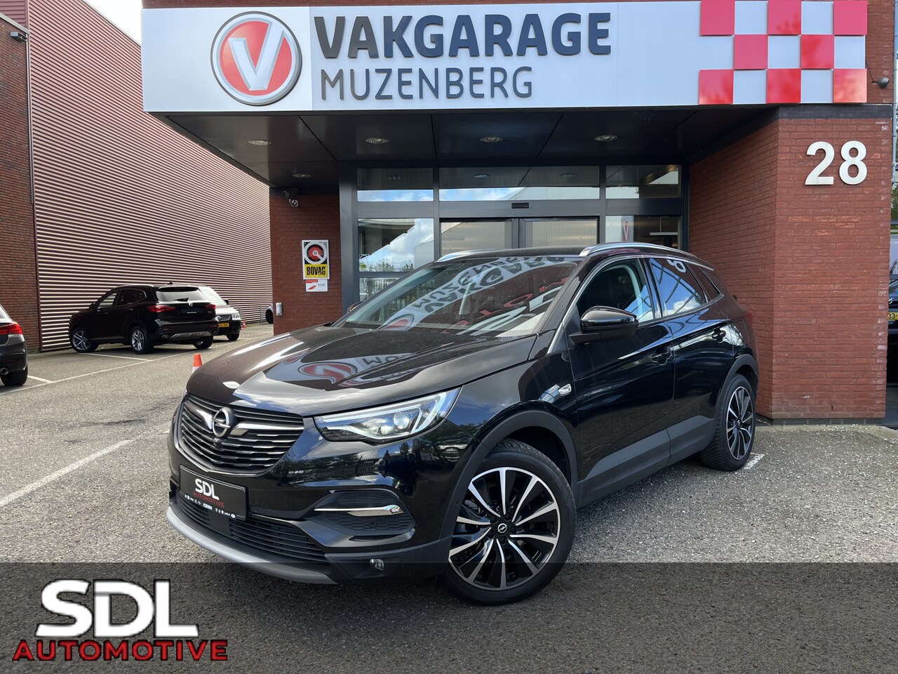 Opel Grandland X - 1.6 Turbo Hybrid Ultimate // LEDER+ ELEK.STOEL // DODEHOEK // ELEK. KLEP // NAVI+CARPLAY / - AutoWereld.nl