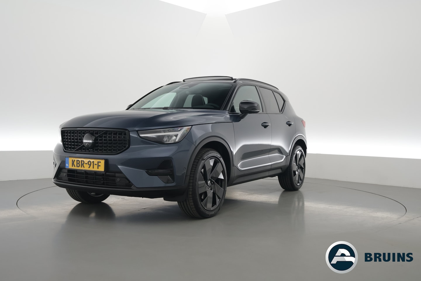 Volvo XC40 - 2.0 B3 Ultra Black Edition | Pano | ACC | Blis | 360 Cam | H&K Audio | Stoel & Stuur verwa - AutoWereld.nl