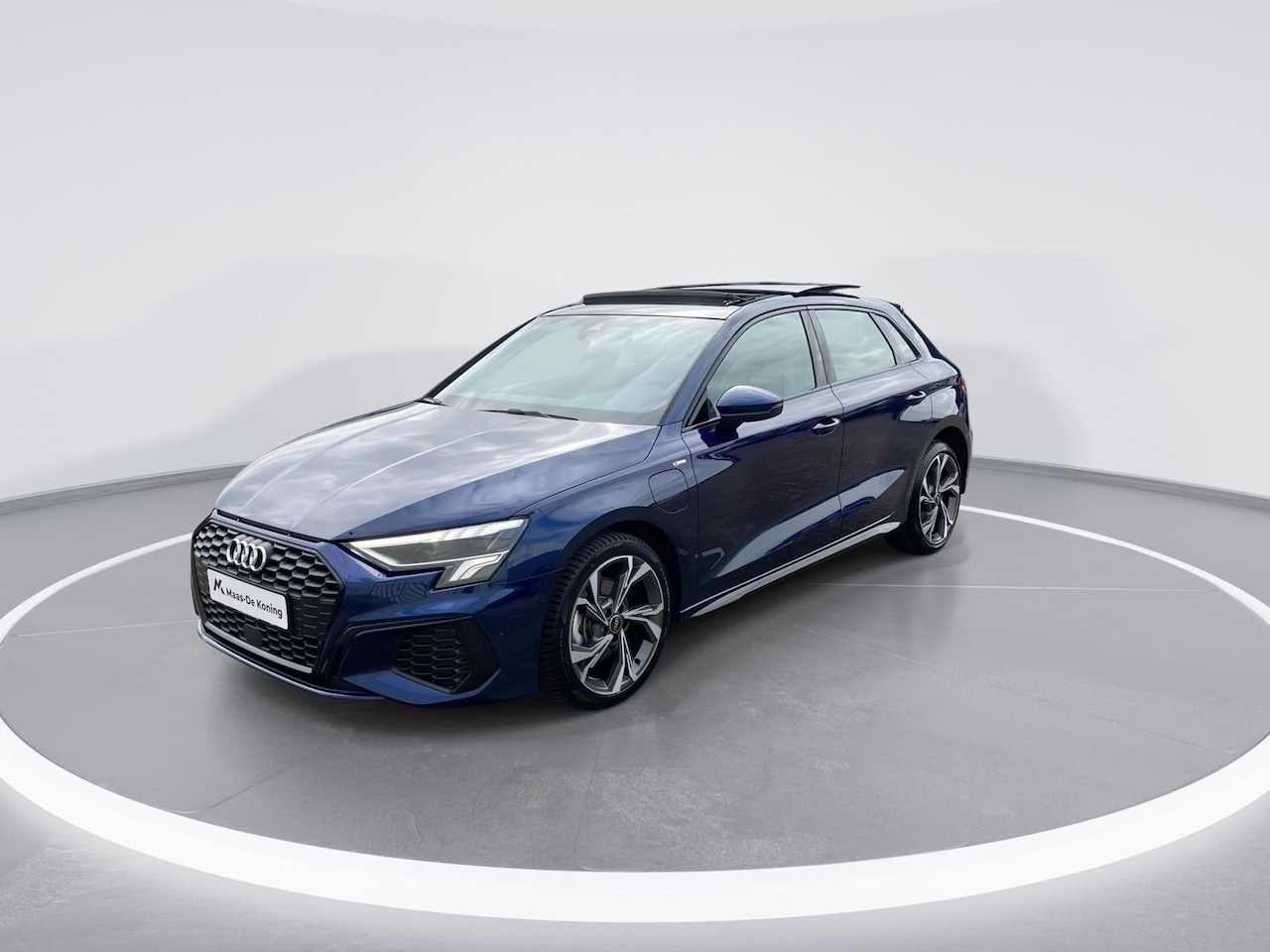 Audi A3 Sportback - 40 TFSIe 150kW/204PK S Line · Panoramadak · Leder · Camera · Apple/Android Car Play · Driv - AutoWereld.nl