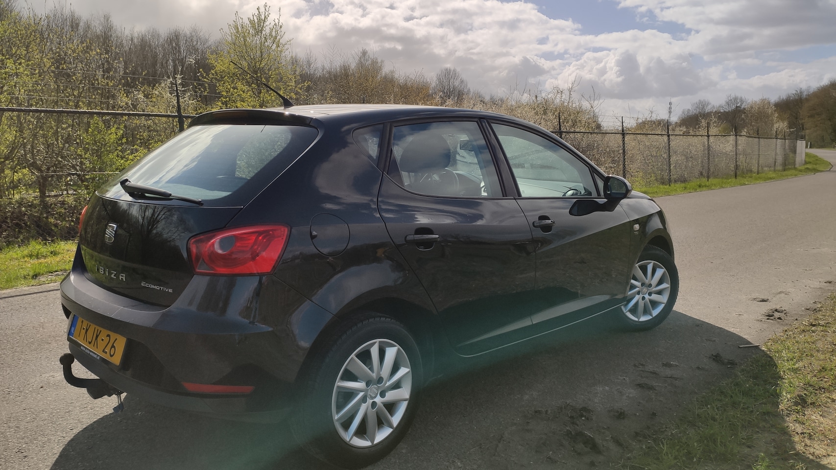 SEAT Ibiza - 1.2 TSI Reference Ecomotive 77kw  Zwart met - AutoWereld.nl