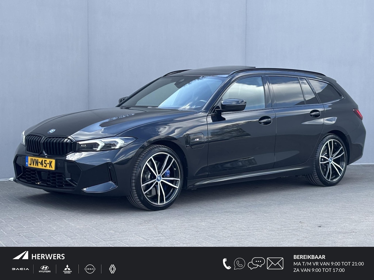 BMW 3-serie Touring - 330e xDrive M-Sport Plug-in PHEV Shadow Line / Wide Screen / 1500kg Trekgewicht / M-pakket - AutoWereld.nl