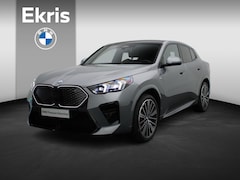 BMW iX2 - eDrive20 M Sportpakket pro | Innovation Pack | Panoramadak | Elektrisch verstelbare stoele