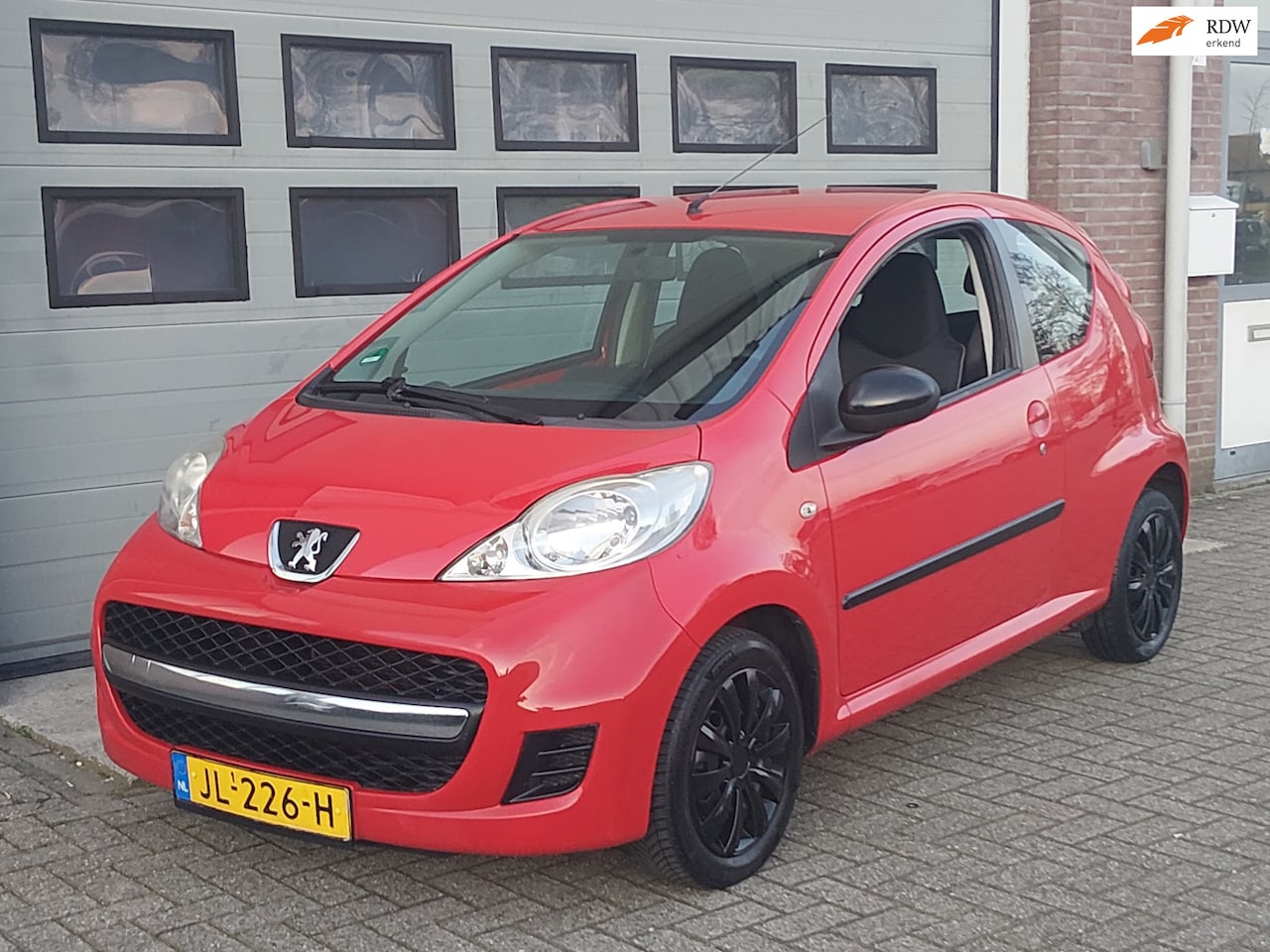 Peugeot 107 - 1.0-12V XR 2009 Airco NW APK Multimedia - AutoWereld.nl