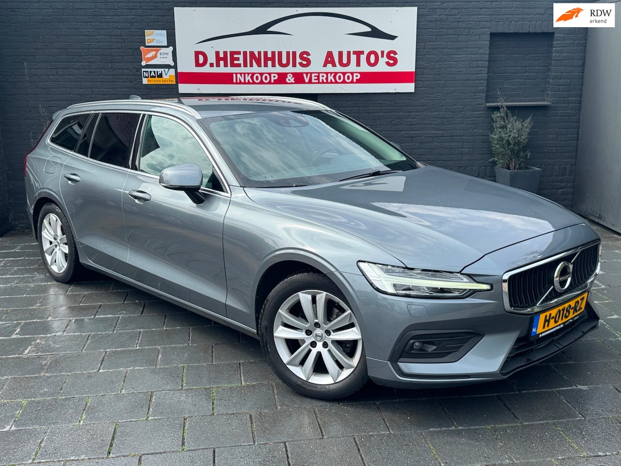Volvo V60 - 2.0 D3 Momentum 2.0 D3 Momentum ( EXPORT E.U. ) - AutoWereld.nl