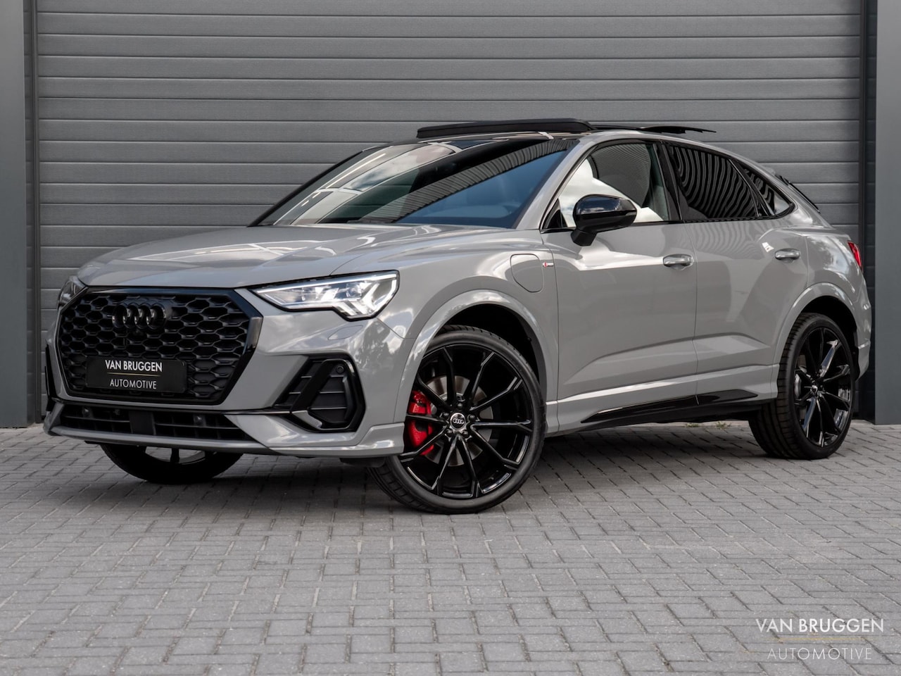 Audi Q3 Sportback - 45 TFSI e S Edition Pano SONOS Nardo 21" Sfeer 360 Memory - AutoWereld.nl