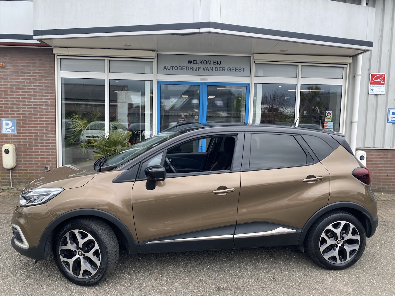 Renault Captur - 0.9 TCe Intens BSM PDC LMV Trekhaak Android Auto - AutoWereld.nl