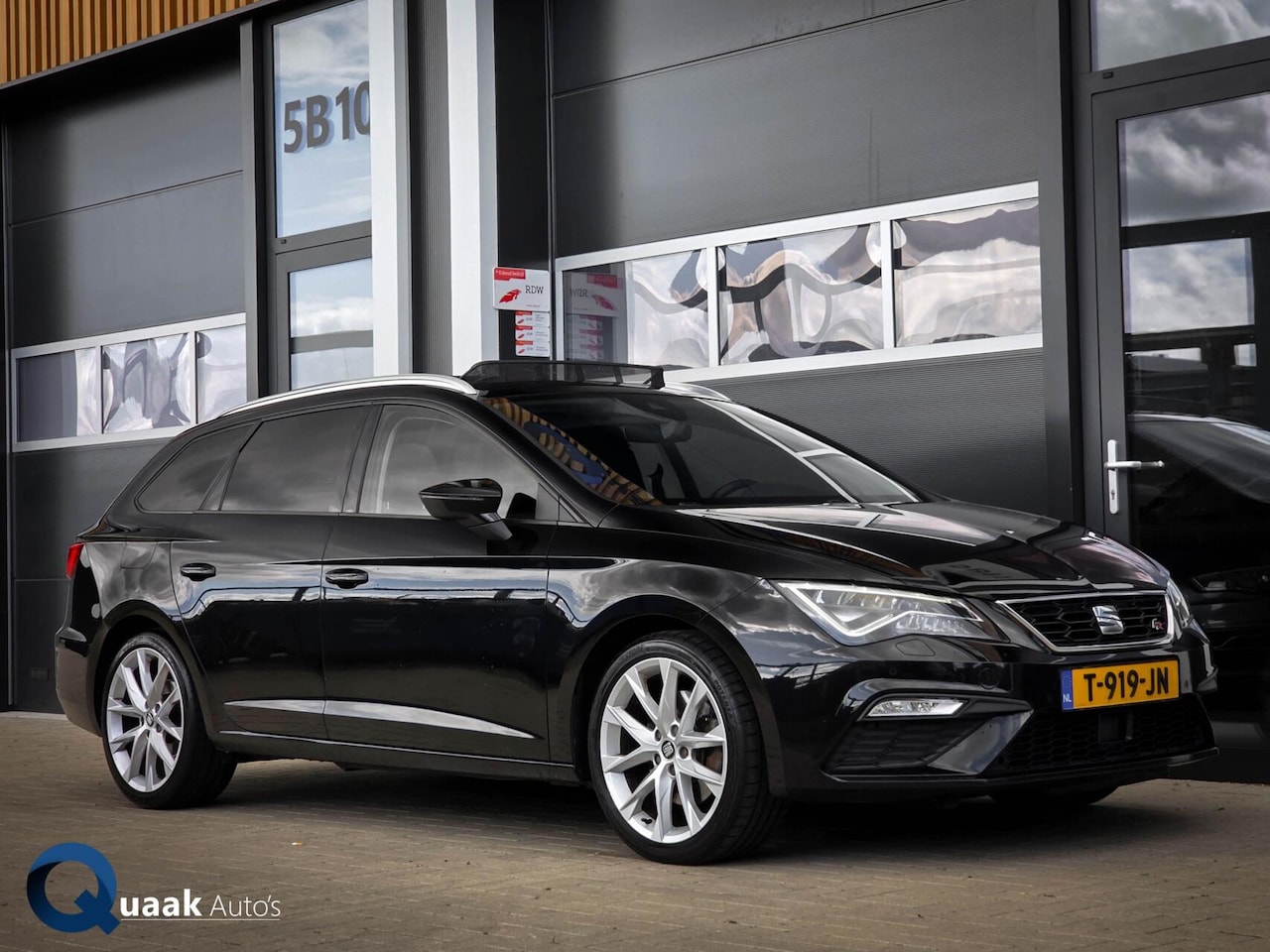 SEAT Leon ST - 2.0 TDI FR 184PK | PANO | CARPLAY | SFEER | ACC | LANE ASSIST - AutoWereld.nl