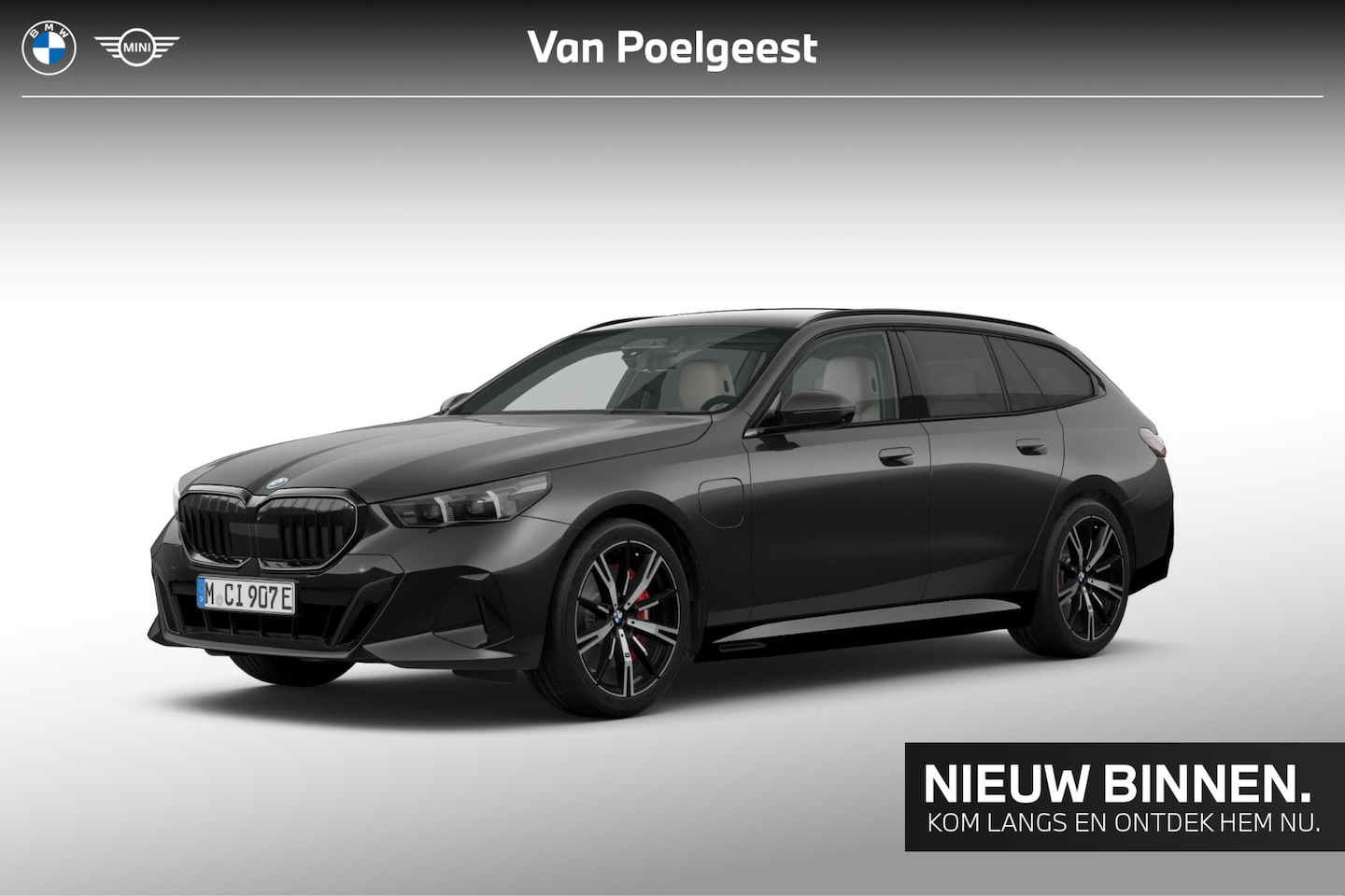 BMW 5-serie Touring - 550e xDrive M-Sport Pro  / Driving Assistant Professional / Bowers & Wilkins / Glazen Pano - AutoWereld.nl