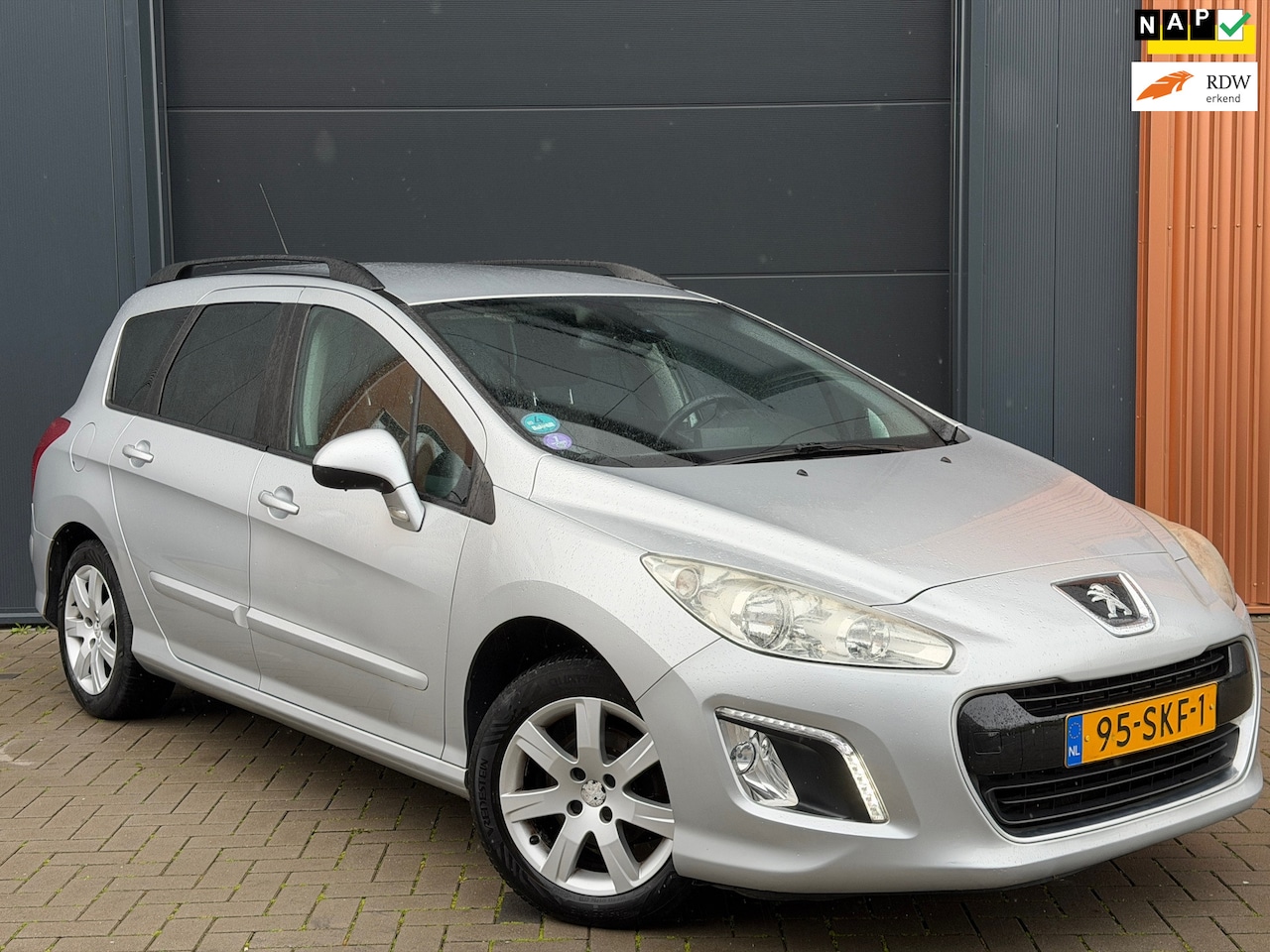 Peugeot 308 SW - 1.6 VTi Blue Lease Executive|NAP|100% onderhouden|Trekhaak|Navi|Parkeersensoren|Climate Co - AutoWereld.nl