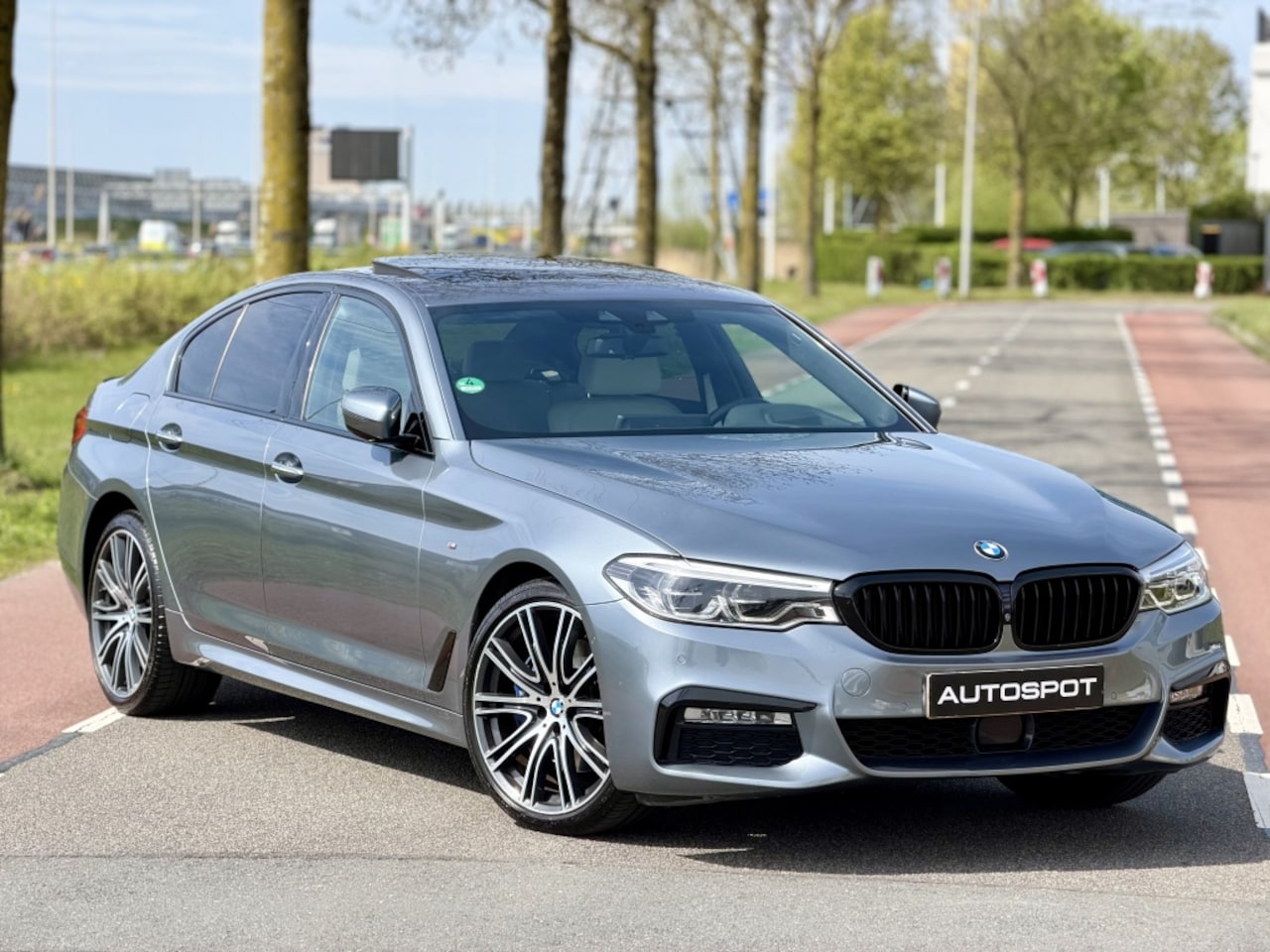 BMW 5-serie - Sedan 530i xDrive M-Sport Schuifdak Memory HUD - AutoWereld.nl