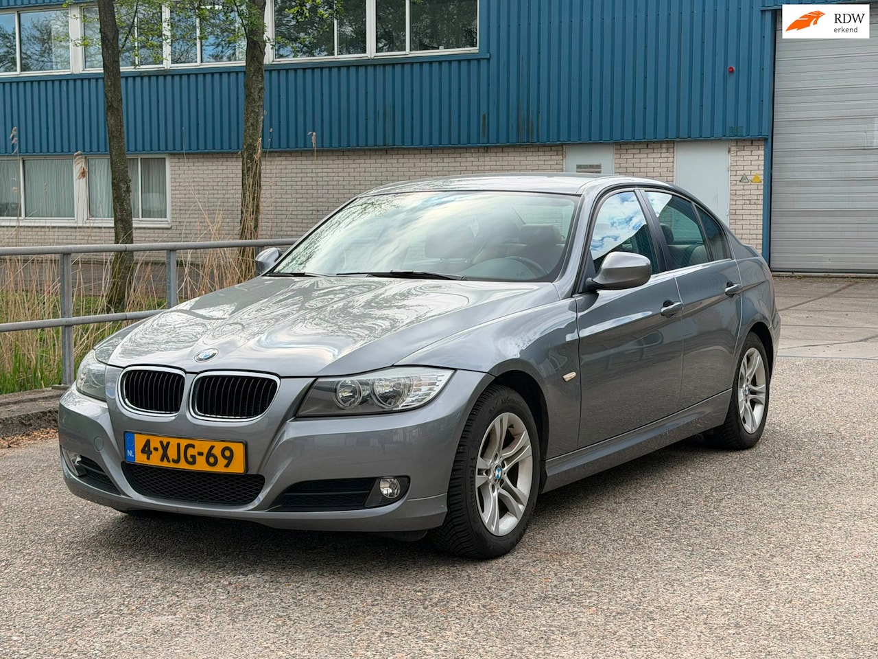 BMW 3-serie - 316i M Line Face lift Clima! Leder! 133.300 KM NAP! APK! LM velgen! - AutoWereld.nl