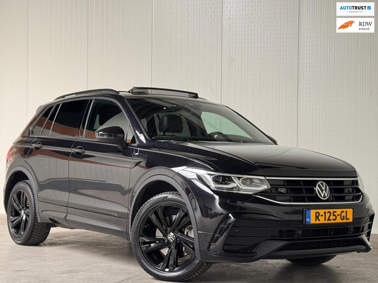 Volkswagen Tiguan - 1.4 TSI eHybrid R-Line Business+ PANORAMADAK l IQ-Light l CARPLAY l CAMERA l VIRTUAL l ADA - AutoWereld.nl