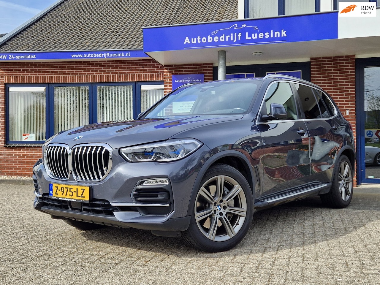 BMW X5 - XDrive45e High Executive M H&K Panorama Laser El. Trekhaak HUD ACC Stuurverwarming Comfort - AutoWereld.nl