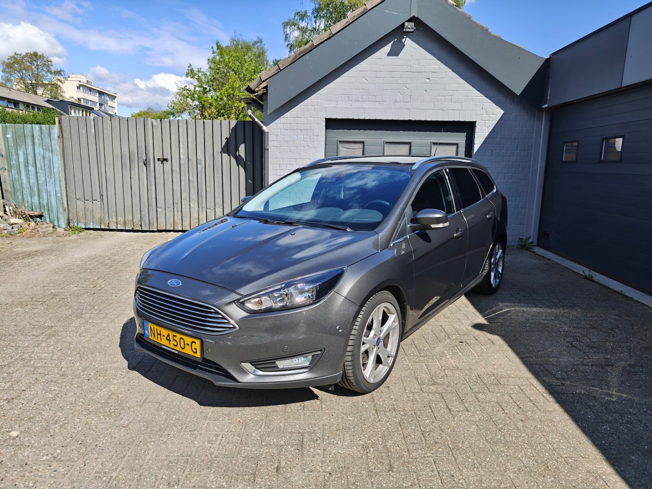 Ford Focus Wagon - 1.5 Titanium 1.5 Titanium,Cruise control,Navi,Climate control,Stuurverwarming,Parking system - AutoWereld.nl