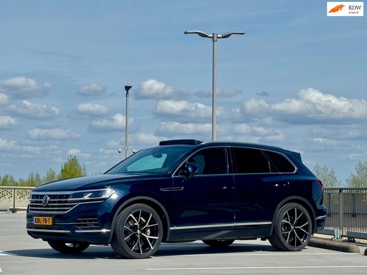 Volkswagen Touareg - 3.0 TSi eHybrid 4MOTION / Luchtv / ACC / PANO / Stuurverw - AutoWereld.nl
