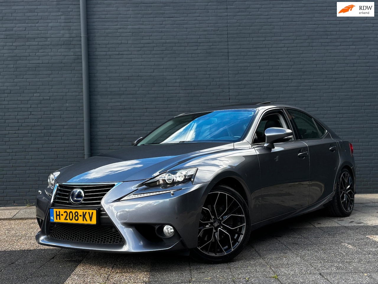 Lexus IS - 300H Luxury Line | Schuifdak | Full Option | Mark Levinson - AutoWereld.nl