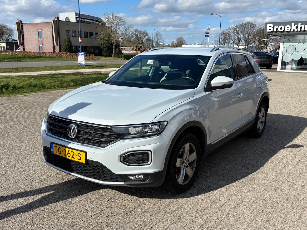 Volkswagen T-Roc - 1.5 TSI Sport | Trekhaak | Climatronic | Parkeersensoren | Ledkoplampen | - AutoWereld.nl
