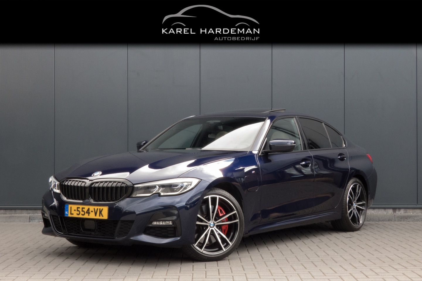 BMW 3-serie - 330e High Executive | M-PAKKET | PANORAMADAK | HARMAN/KARDON | ACC | HEAD UP | TREKHAAK | - AutoWereld.nl