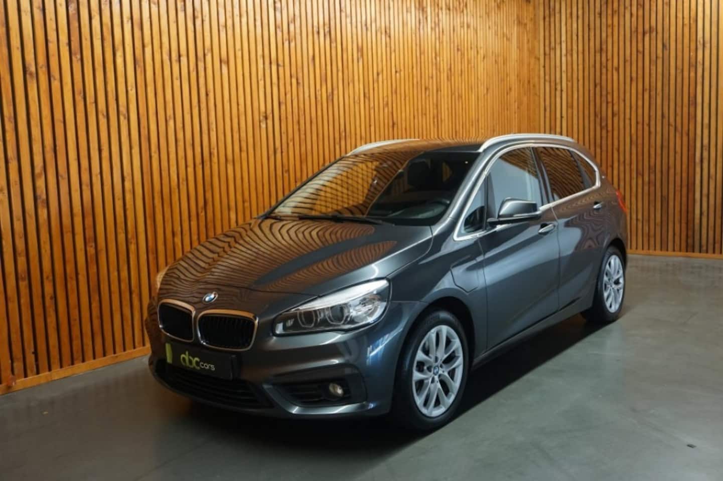 BMW 2-serie Active Tourer - 225xe Centennial Executive Automaat Clima Navi - AutoWereld.nl