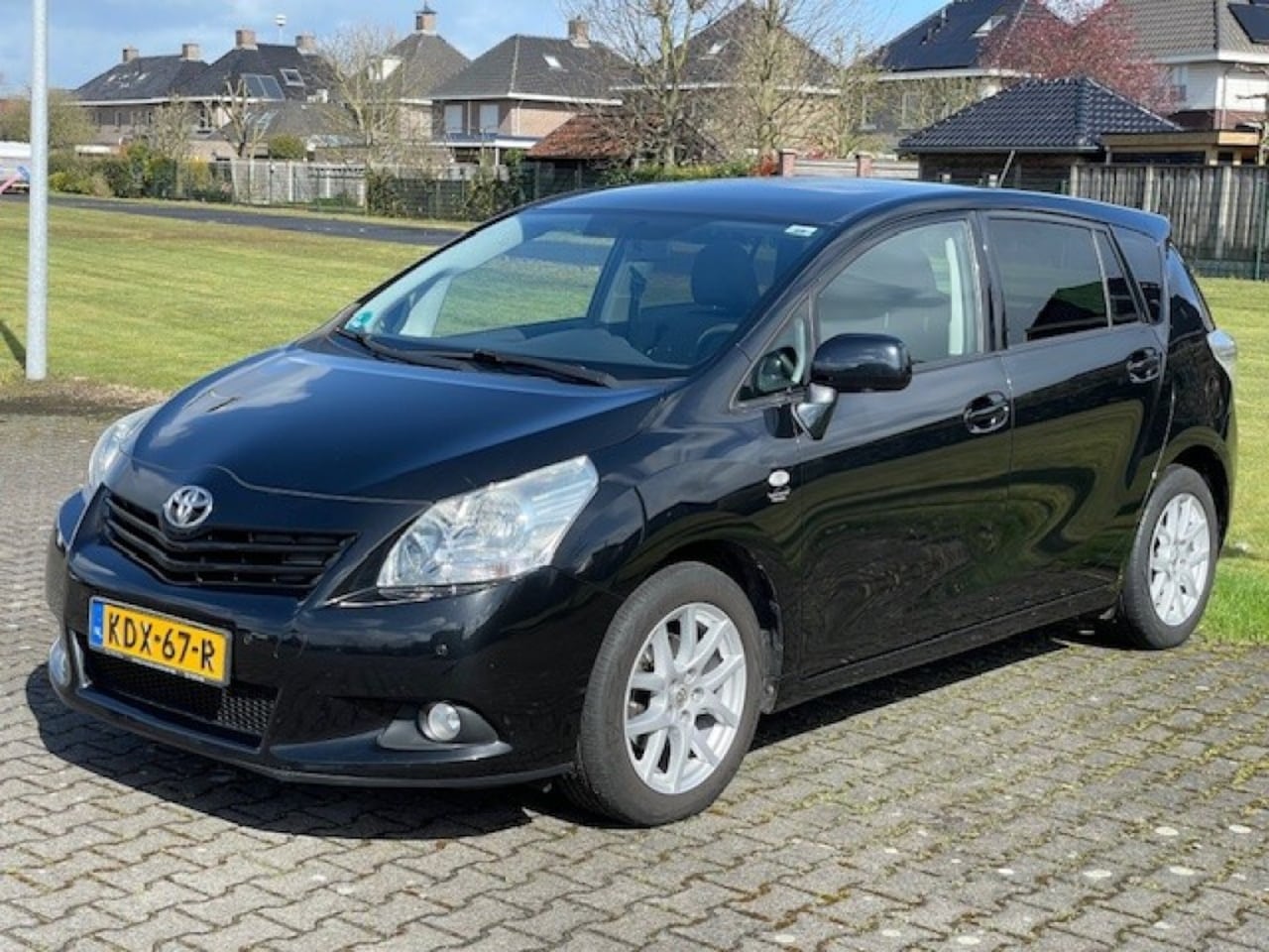 Toyota Verso - 1.8 VVT-I Business Automaat/ 7-Zits/ ECC/ Pano/ Navi/ Cruise/ Trekhaak - AutoWereld.nl
