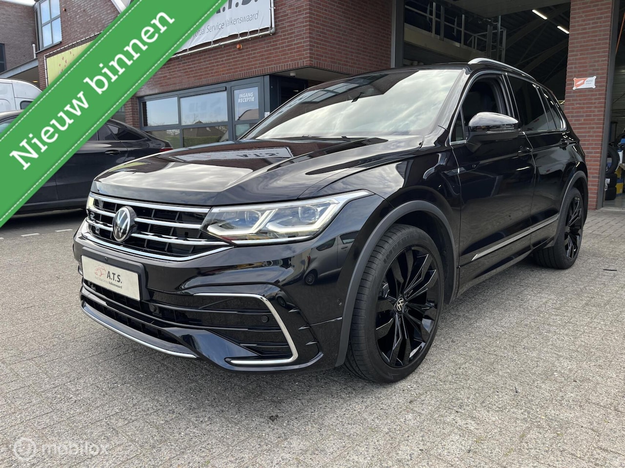 Volkswagen Tiguan - 1.5 TSI R-Line LED*CAMERA*PANO-DAK*ACC* - AutoWereld.nl