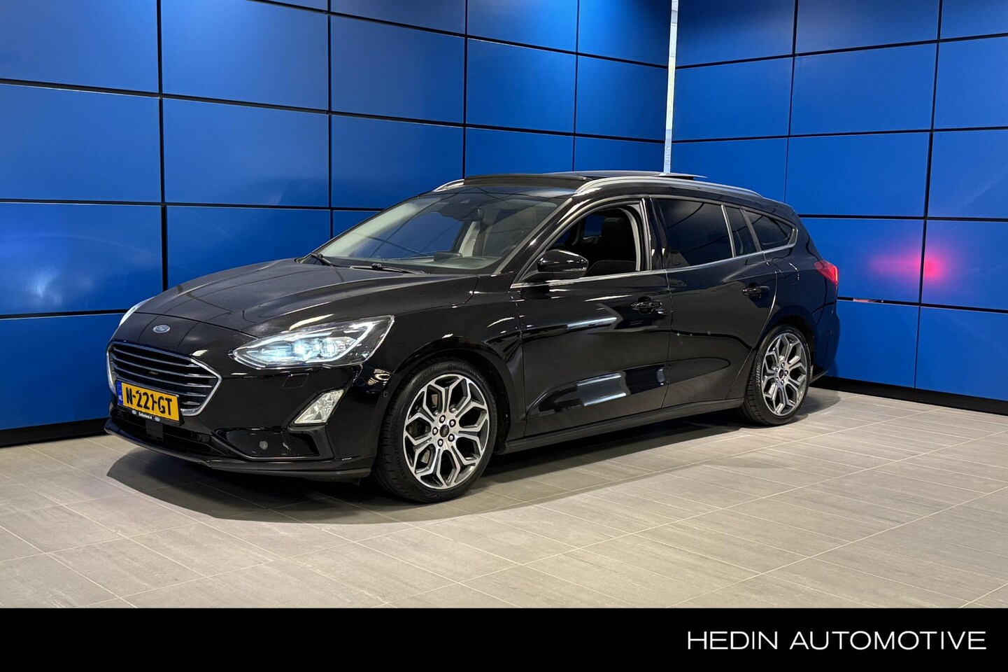 Ford Focus Wagon - 1.5 EcoBoost 150PK Vignale Automaat | Panoramadak | Trekhaak | Adaptieve verlichting - AutoWereld.nl