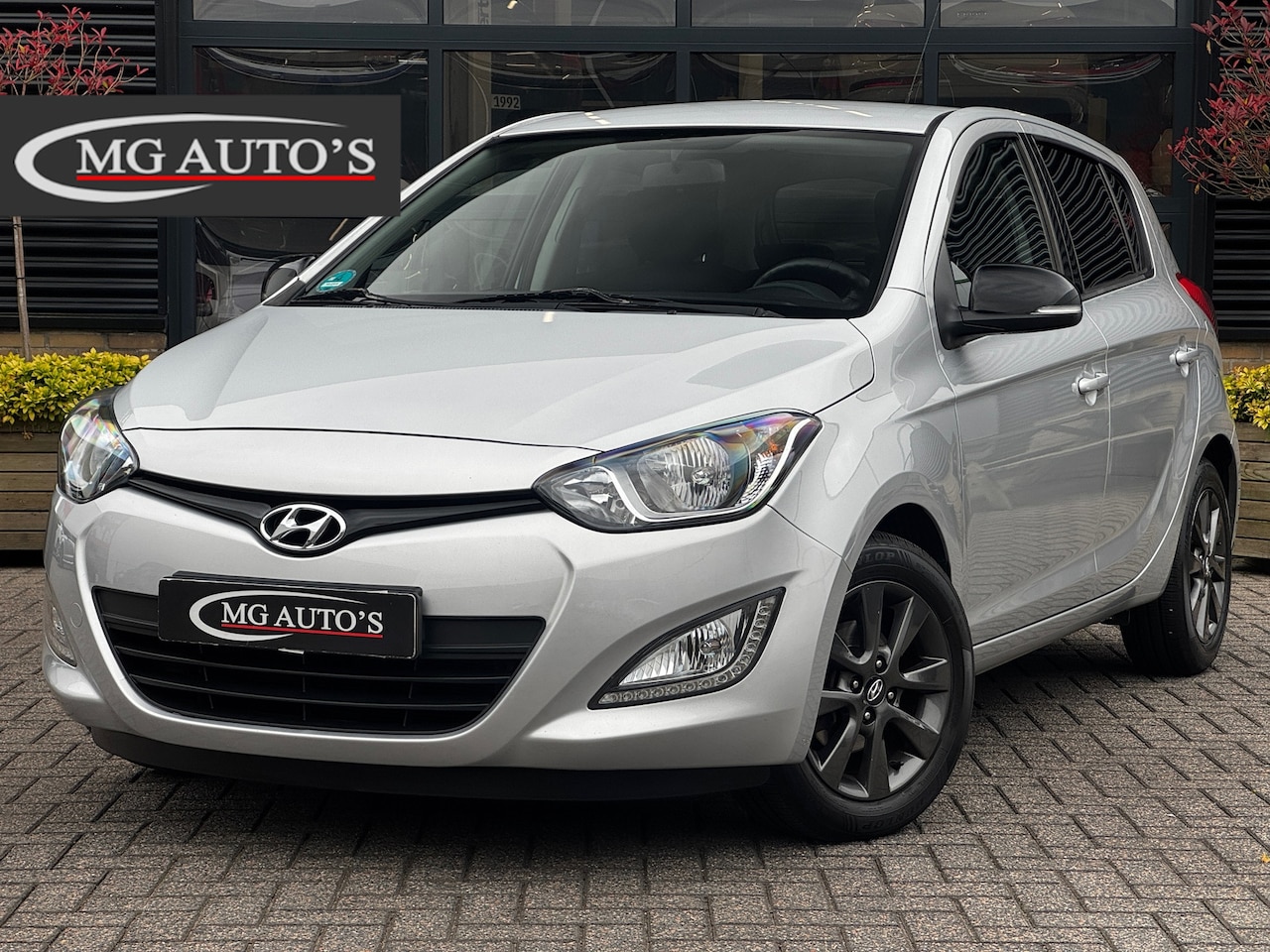 Hyundai i20 - 1.2i i-Drive | Cruise Control | Airconditioning | Parkeersensoren | Elektrische Spiegels/R - AutoWereld.nl