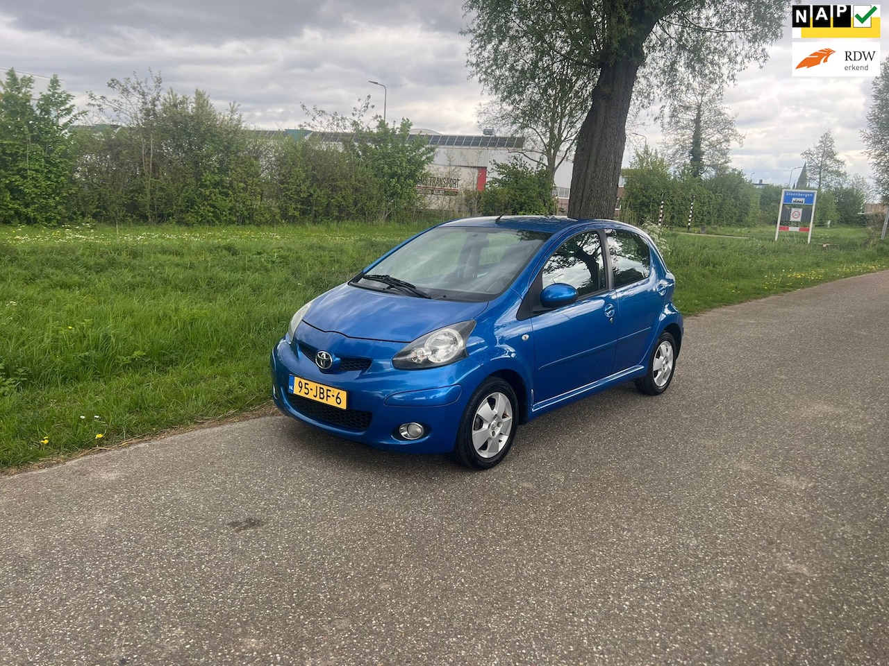 Toyota Aygo - 1.0-12V Dynamic Blue Airco 4 deurs Toerenteller Lm Velgen - AutoWereld.nl