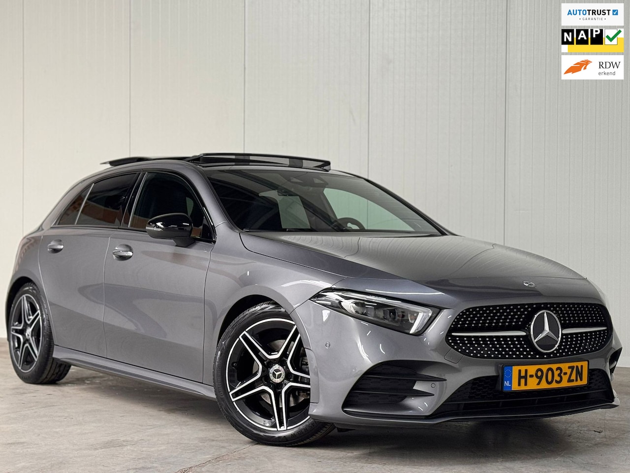 Mercedes-Benz A-klasse - 180 AMG Aut. PANO l MATRIX l EL-STOEL l SFEER l CAMERA l SOUND l KEYLESS l ORG.NL l DEALER - AutoWereld.nl