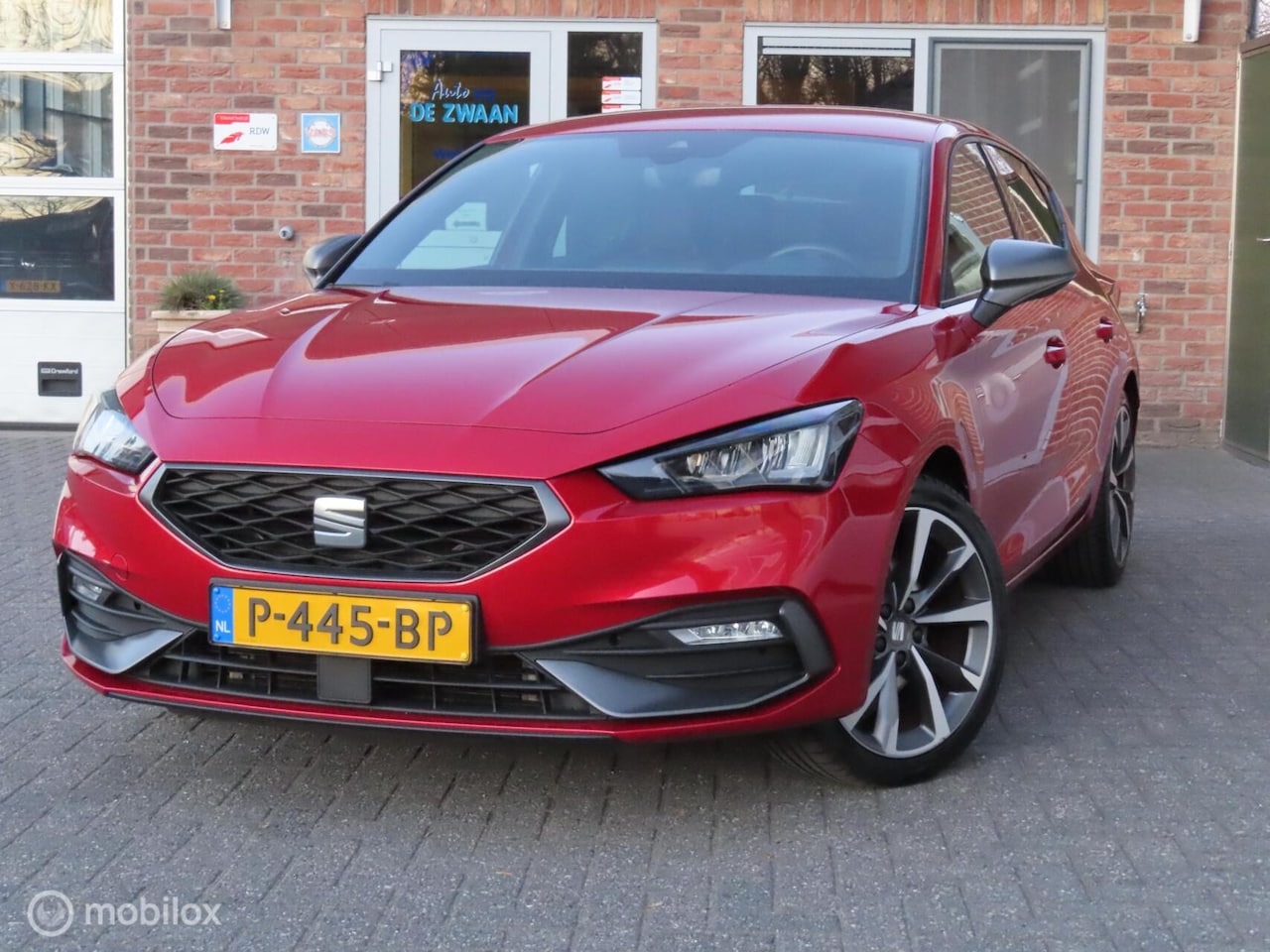 SEAT Leon - 1.5 eTSI FR Business Intense|Keyless entry/go|Sfeerverlichting|Carplay|Lane assist - AutoWereld.nl