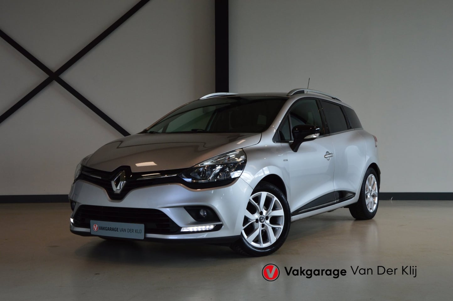 Renault Clio Estate - 0.9 TCe Limited |Trekhaak|cruise controle|Keyless entry|Dealer onderhouden|airco - AutoWereld.nl