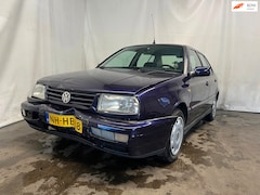 Volkswagen Vento - 1.8 GL - Front Schade - Glasbreuk