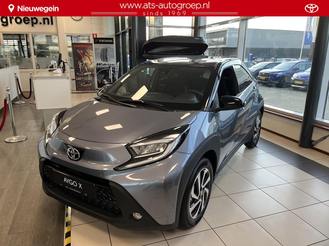 Toyota Aygo X - 1.0 VVT-i MT Pulse Nieuw |  Celestite Grey/zwart dak  en Pure white/ zwart dak | Direct ui - AutoWereld.nl