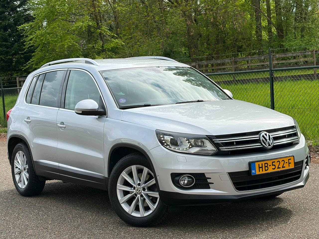 Volkswagen Tiguan - 1.4 TSI Sport&Style /Automaat/Xenon/Navi/ - AutoWereld.nl