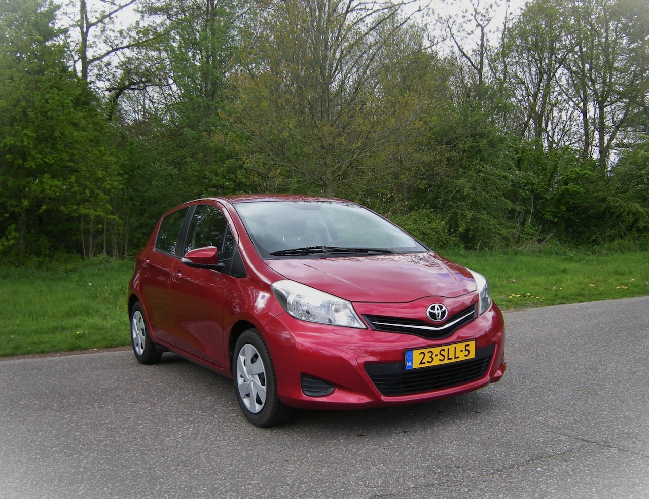 Toyota Yaris - 1.0 VVT-i Aspiration . 5 Drs . Airco . Achteruitrij Camera . Media. enz - AutoWereld.nl