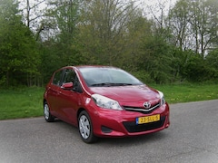 Toyota Yaris - 1.0 VVT-i Aspiration . 5 Drs . Airco . Achteruitrij Camera . Media. enz