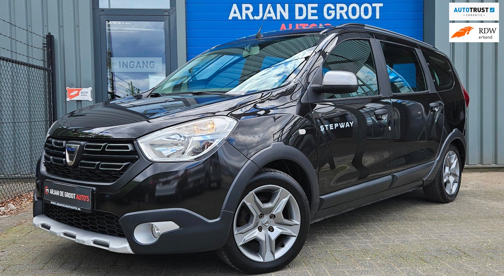 Dacia Lodgy - 1.6 Stepway 7 Persoons Airco Navi Cruise Camera PDC - AutoWereld.nl